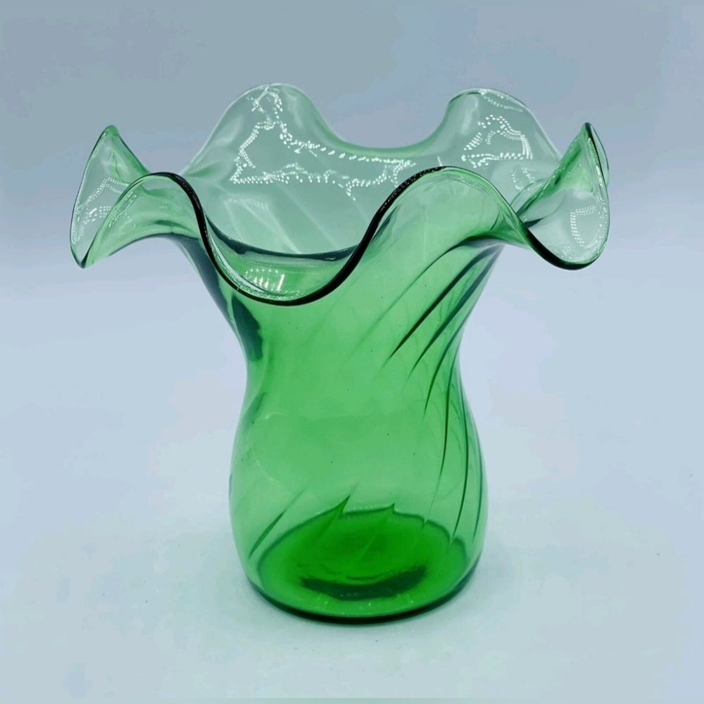 Vintage Indiana Glass- Green Swirl Glass Ruffle Rim Vase